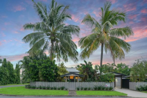 Sweet Creek Cottage, Palm Cove, 200m to Beach, Heated Pool, Pets